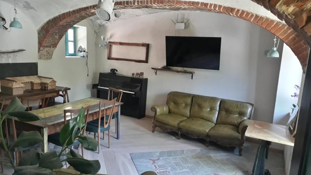 Bed and Breakfast PocoBurro Ca' d'arte Montaldo Roero Esterno foto