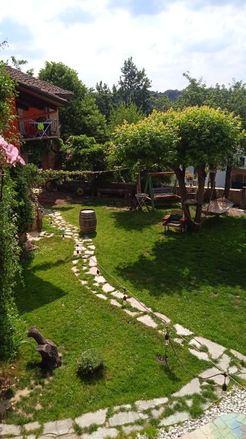 Bed and Breakfast PocoBurro Ca' d'arte Montaldo Roero Esterno foto